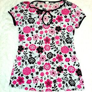 3/$12💥 CKW Pink black and white floral keyhole blouse